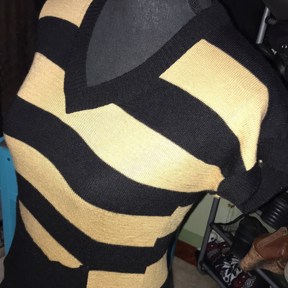 #413-(S)Name Dropper striped short sleeve v neck sweater shirt